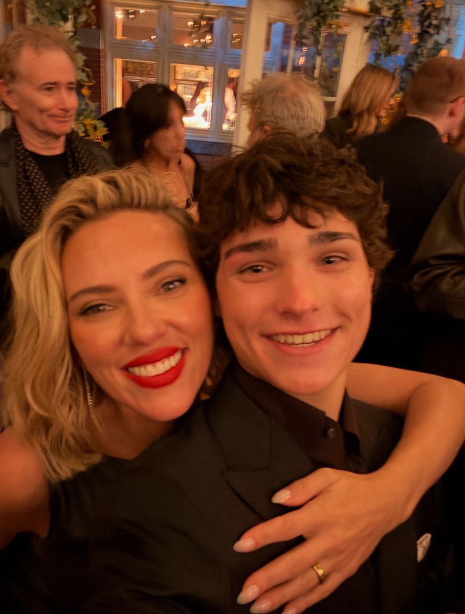 whatsupscarlett's tweet photo. Roman Engel says working with Scarlett Johansson is the biggest highlight of his career. He also shared that Scarlett gave him advice on balancing school with the demands of working on a film set🩶

🔗 https://t.co/PHikqKPCXN https://t.co/0PTuzdrqTD
