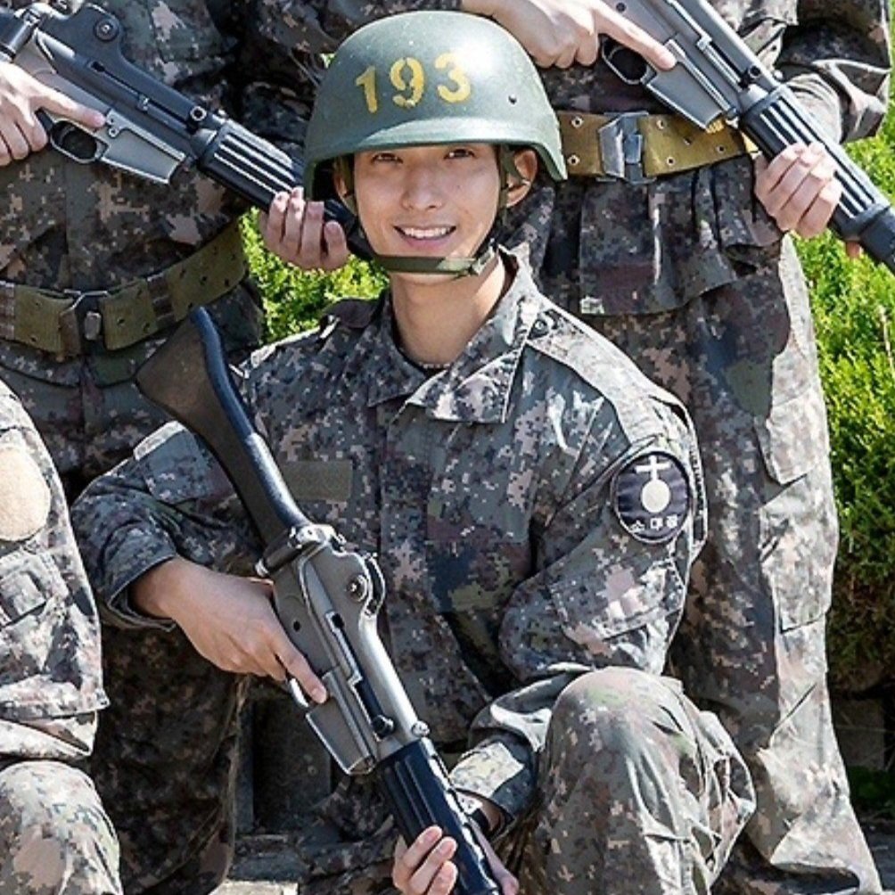 svtnserenade's tweet photo. lee dokyeom is a platoon leader in the military! so happy to see you doing well! we are so proud of you, dokyeom! https://t.co/E6HE0JjIVl