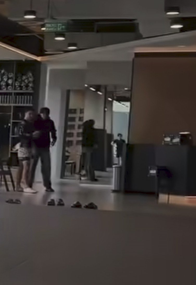 littlesmile4422's tweet photo. Gawin picking up his man after training is peak marriage behaviour to me just saying 🙌🏼🤭

#JossGawin #จอสกวิน https://t.co/oWuc1Cq1gX