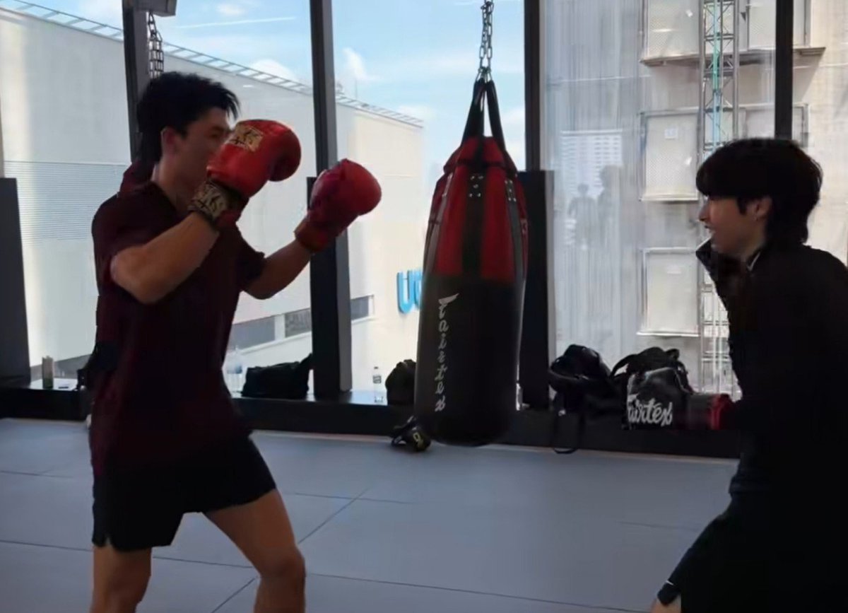 littlesmile4422's tweet photo. Gawin picking up his man after training is peak marriage behaviour to me just saying 🙌🏼🤭

#JossGawin #จอสกวิน https://t.co/oWuc1Cq1gX