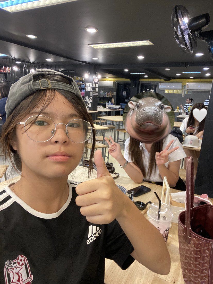 chasingpm's tweet photo. จริง ๆ แล้ว เราคือแอคหลุมปอน https://t.co/YKr8iZx5uv