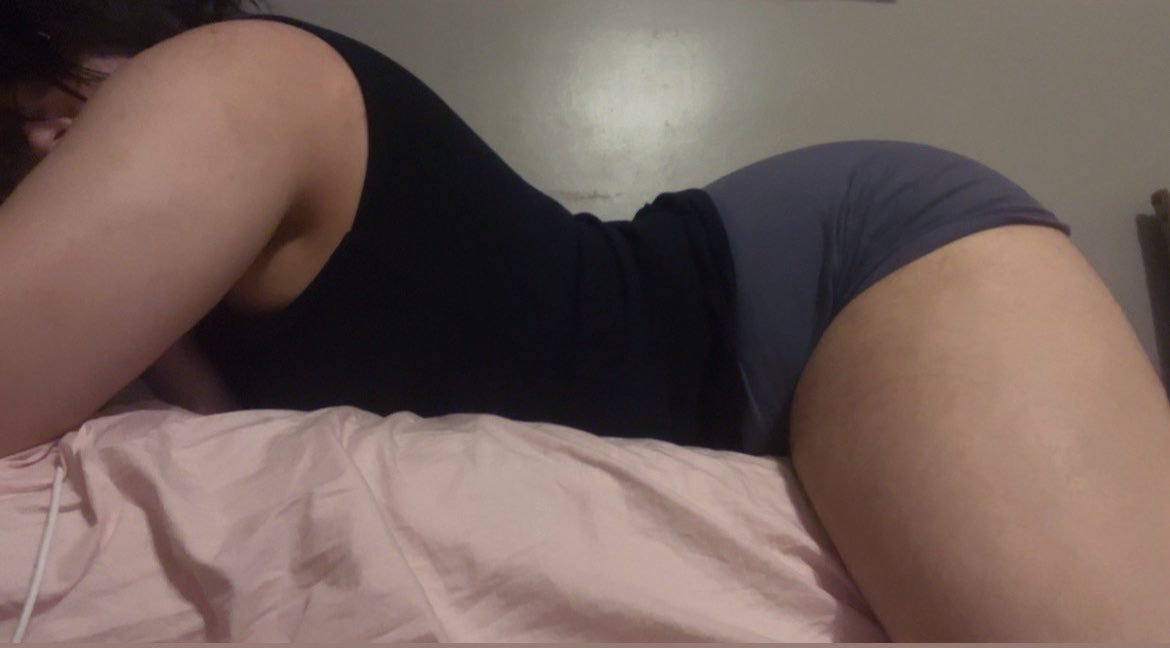 absurdkittyy's tweet photo. what the hell are they putting in my testosterone dawg 😭😭😭 https://t.co/siDgkGO1QZ