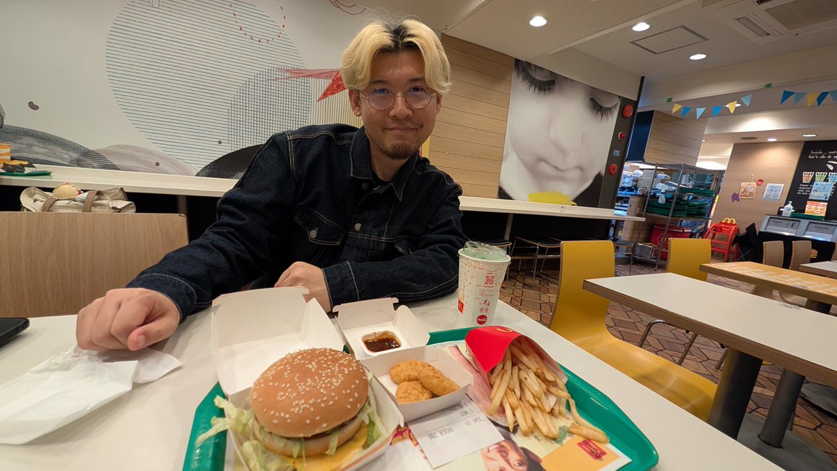 haraajukku's tweet photo. ついに憧れの庄内マクド到達…！（庄内にマクド2軒あるのも何か凄い）

ポテト、ナゲット揚げ立てで激うま、ビックマックも妙に「綺麗」な仕上がりで、気骨を感じる体験でした…。これは確かに違う！！ https://t.co/AJKLybAKZU
