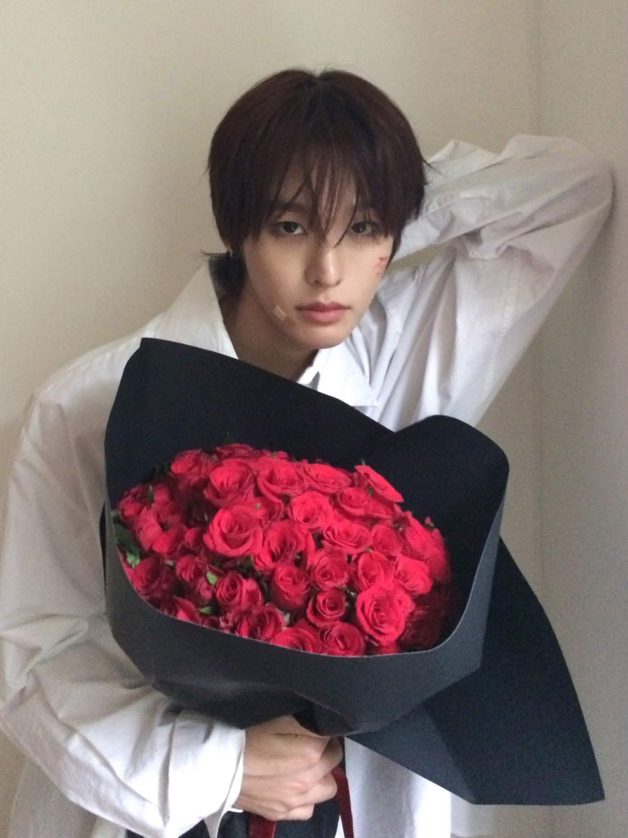 haeminescent's tweet photo. how financially stable office worker ri-kun and broke college student yuu-chan celebrating their first anniversary https://t.co/Q6sJDSaiDC
