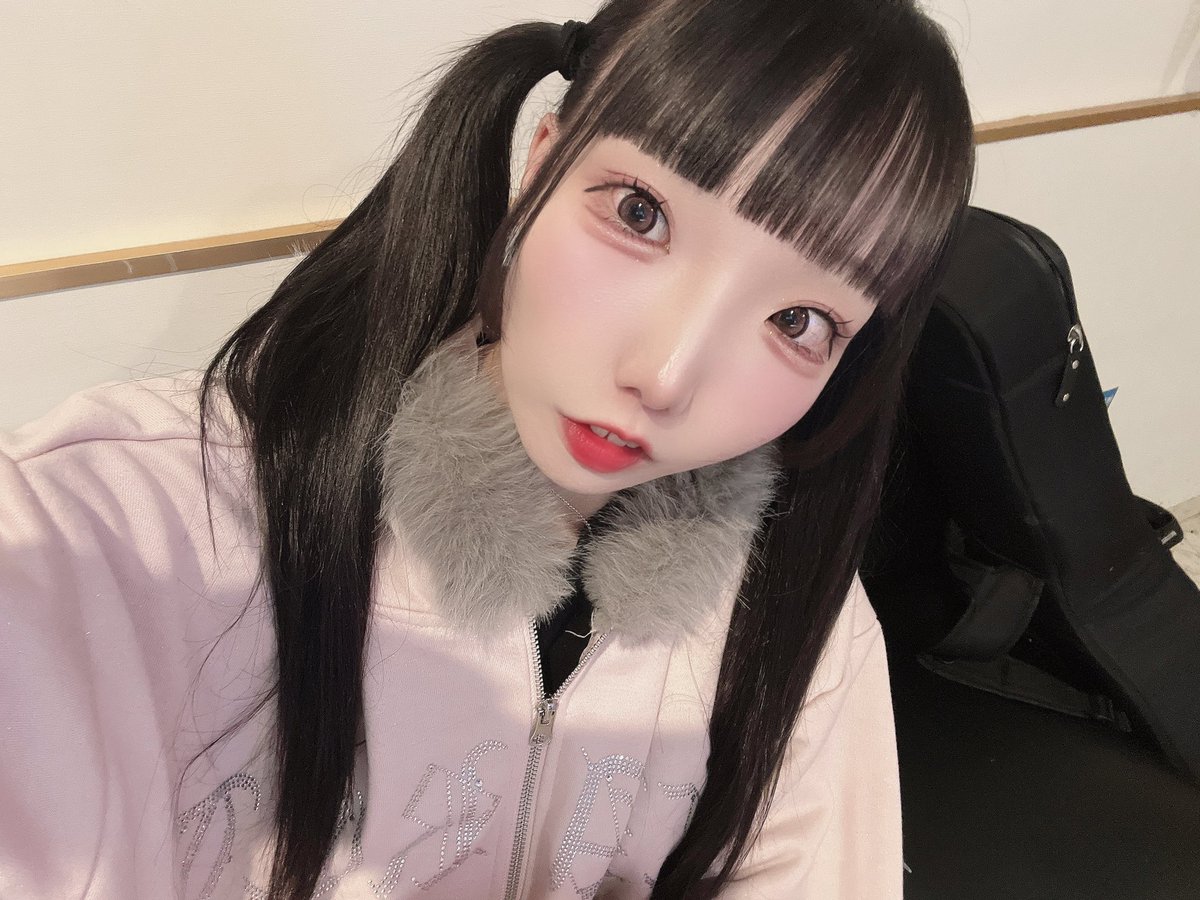 momo_amakuniiii's tweet photo. 練習してきたっ🐰💓
明日青森で弾き語りライブありますっ꒰ྀི ∩ ៸៸ ◜ 𐦫 ◝ ៸៸ ∩ ꒱
ももちゃんの出番は18:40からですっ꒰ྀི ∩ ៸៸ ◜ 𐦫 ◝ ៸៸ ∩ ꒱
ももちゃんの曲聴きに来てほしいっ꒰ྀི ∩ ៸៸ ◜ 𐦫 ◝ ៸៸ ∩ ꒱
まだまだご予��受付中ですっ꒰ྀི ∩ ៸៸ ◜ 𐦫 ◝ ៸៸ ∩ ꒱ https://t.co/VE0IyrQnom