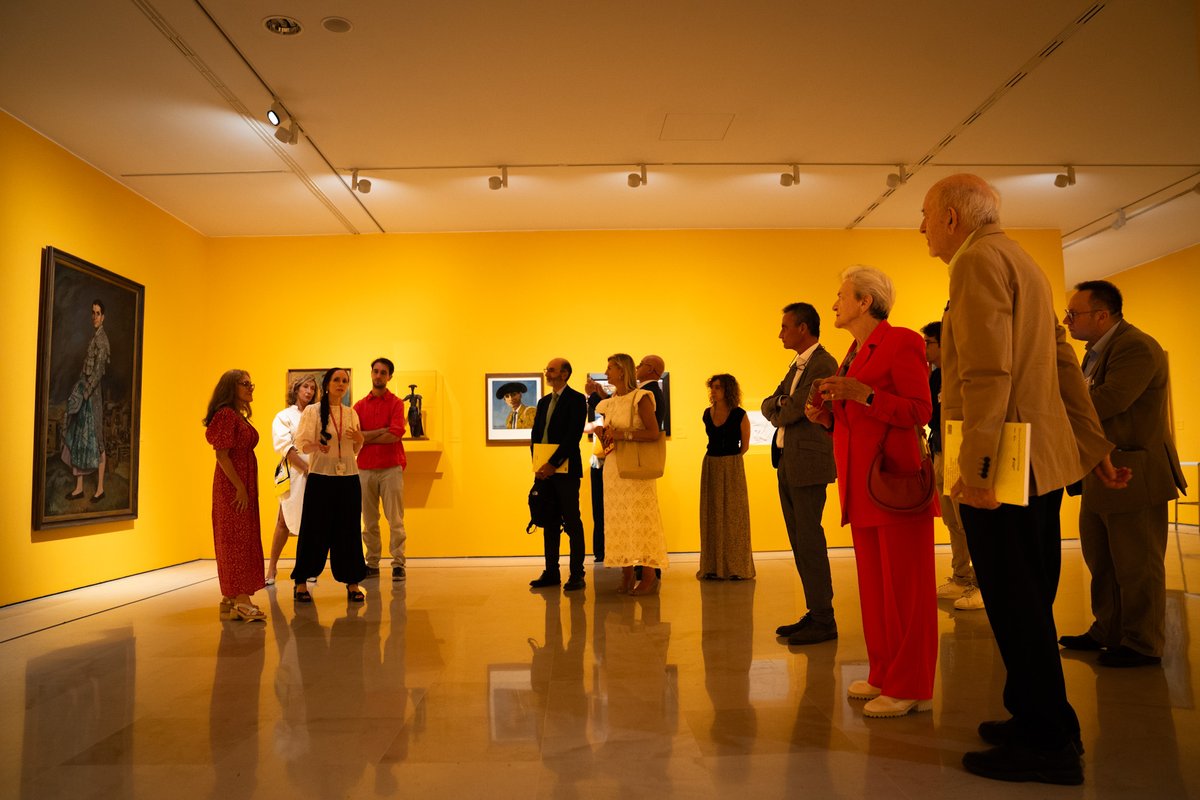 thyssenmalaga's tweet photo. Hoy hemos presentado en el Auditorio del Museo nuestra nueva exposición temporal: "¡Olé! El mito de lo español a través de Andalucía".

A la rueda de prensa han acudido la concejala de Cultura y Patrimonio Histórico, Mariana Pineda; el director de Actividades Culturales de la Fundación Unicaja, José María Luna Aguilar; y la directora artística y el gerente del Museo Carmen Thyssen Málaga, Lourdes Moreno y Javier Ferrer.
