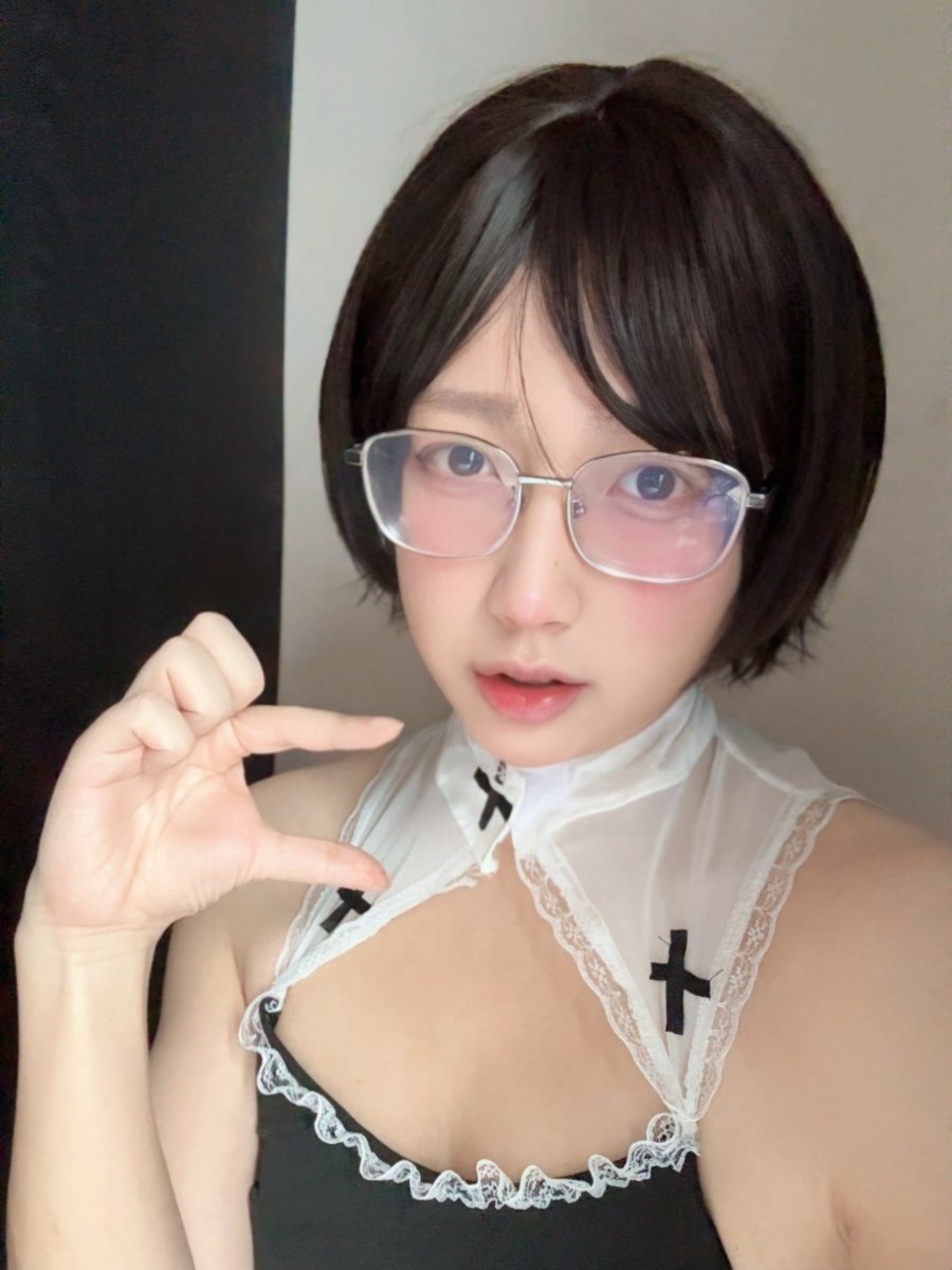 Hongxinyouu's tweet photo. 啧啧啧 还没有妈妈长呢 #妖妈 #男娘 https://t.co/DQbOIULJX3