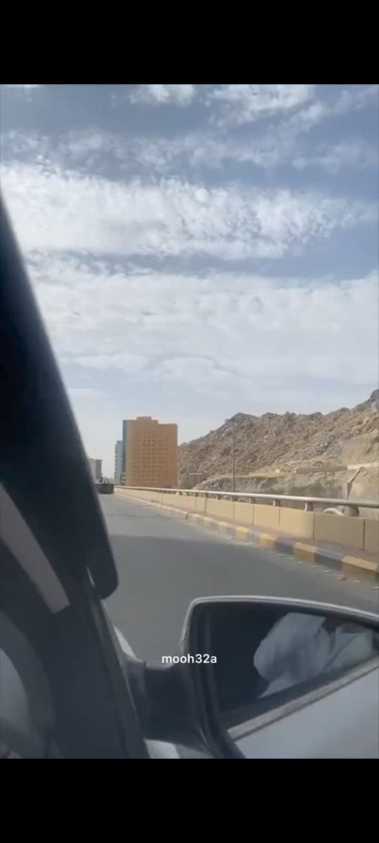 SalehWhane1's tweet photo. شاف حادث قدامهم ووقف يساعدهم وصار الي صار 💔 https://t.co/jIjqmE8avo