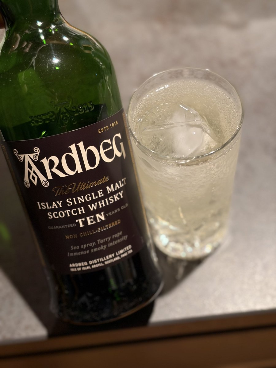 oyruuu's tweet photo. やっと飲める🥃
やはりピートはいいですなぁ…ほぼ炭酸抜けてて水割り状態だけど美味い☺️ https://t.co/uWWz4aSwyH