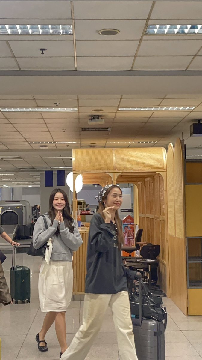 eyskeopilatte's tweet photo. I love you, @NamtanTipnaree @filmracha 💛🖤 #NamtanFilm https://t.co/tRV7zY6Hxk