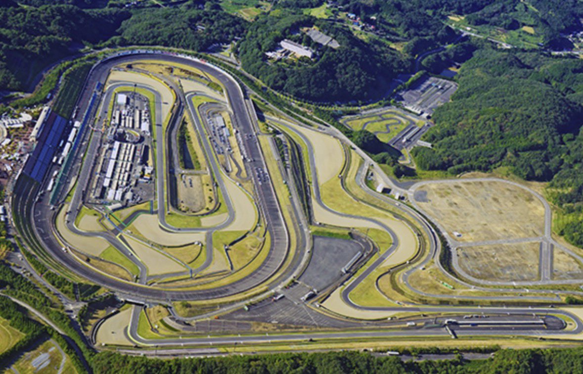 spa_weather's tweet photo. そんな事できる訳ないのは百も承知だけど、もてぎはサーキットごと全部作り直した方が良い。
オーバル潰したけどオーバルの呪縛が残ってる訳で、スタンドも、ピット、パドックの作りも、ロードコースのレイアウトも、
何もかも…ね？
#SUPERGT #SFormula #MOTOGP https://t.co/yocaIlf6XD