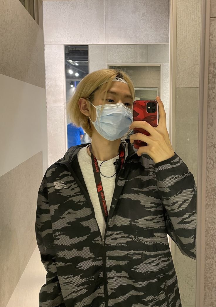 hiphopuyeng's tweet photo. Character development from zero to hero yang luar biasa amazing #wow yang awalnya kerja part time di toko sepatu sampe sekarang udah punya pop up sendiri bareng schism. #nowimyoung #inspirasi #anakmuda #berkarya #tetapsemangat #bermimpi https://t.co/3ujhtSOftN