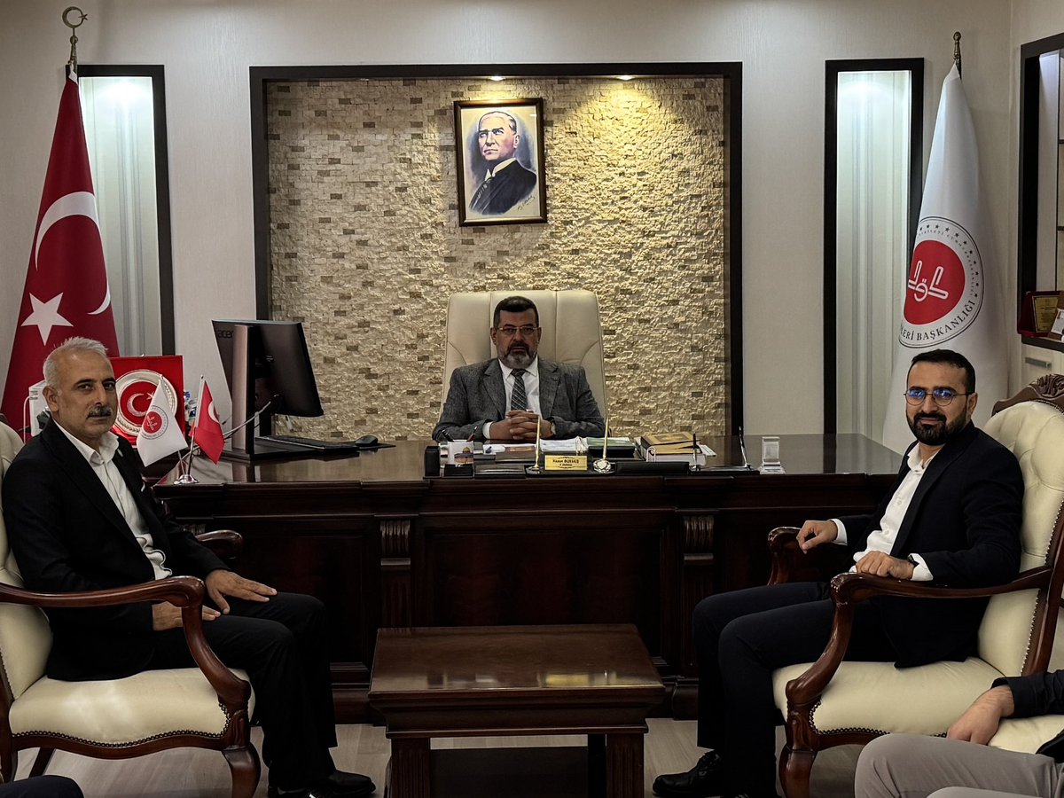 HudaParBatman's tweet photo. İl Başkanımız Sn. Mehmet Emin Doğru ve Merkez İlçe Başkanımız Sn. Av. Cihad Altun ile birlikte Batman İl Müftüsü Sn. Ahmet Durmuş’u ziyaret ettik.

Samimi bir sohbet gerçekleştirdik. Misafirperverliği için kendisine teşekkür ediyoruz. https://t.co/CwZjWnX1Ab