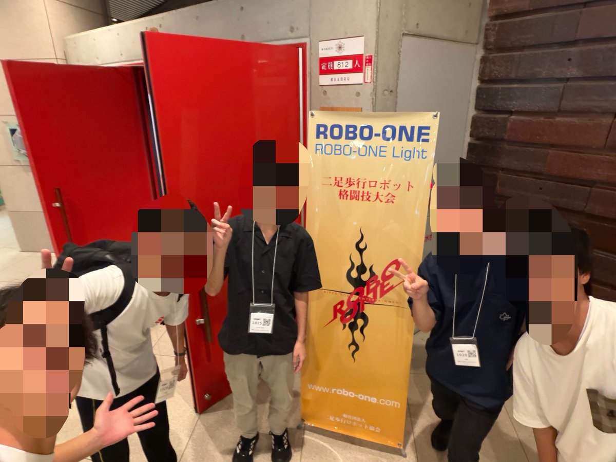 2sk_fit's tweet photo. 先週の #ROBOONE お疲れ様でした。福工大からは、ウルゼザインと皇姫が出場しました。
両機体とも奮闘し、皇姫は予選敗退、ウルゼザインは決勝トーナメント一回敗退となりました。来年は更に良い結果を残せるよう、機体製作に励みます。
関係者の皆さん本当にありがとうございました。 https://t.co/ZwBFBQTxyd