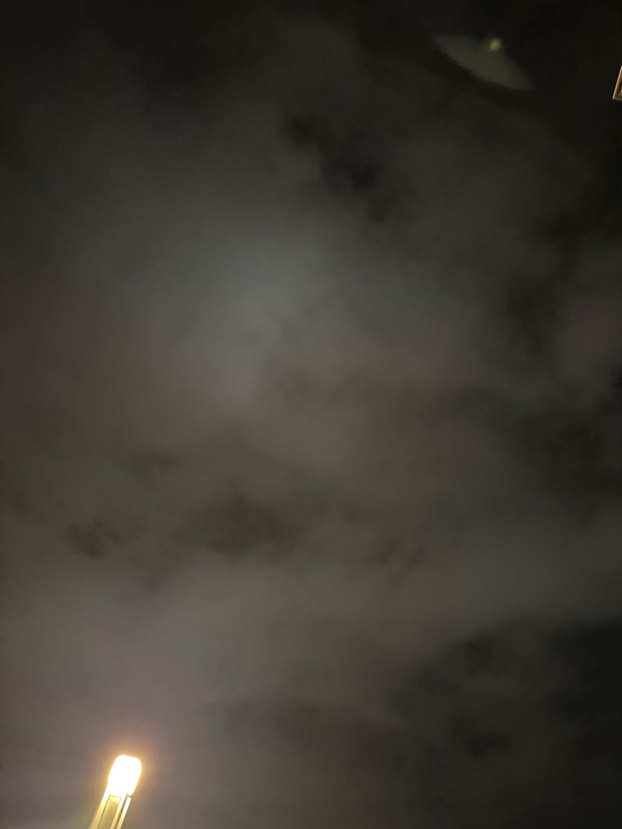 4baRi910's tweet photo. たまには夜に外にいてもいーよね https://t.co/OtmZ3KnwKv