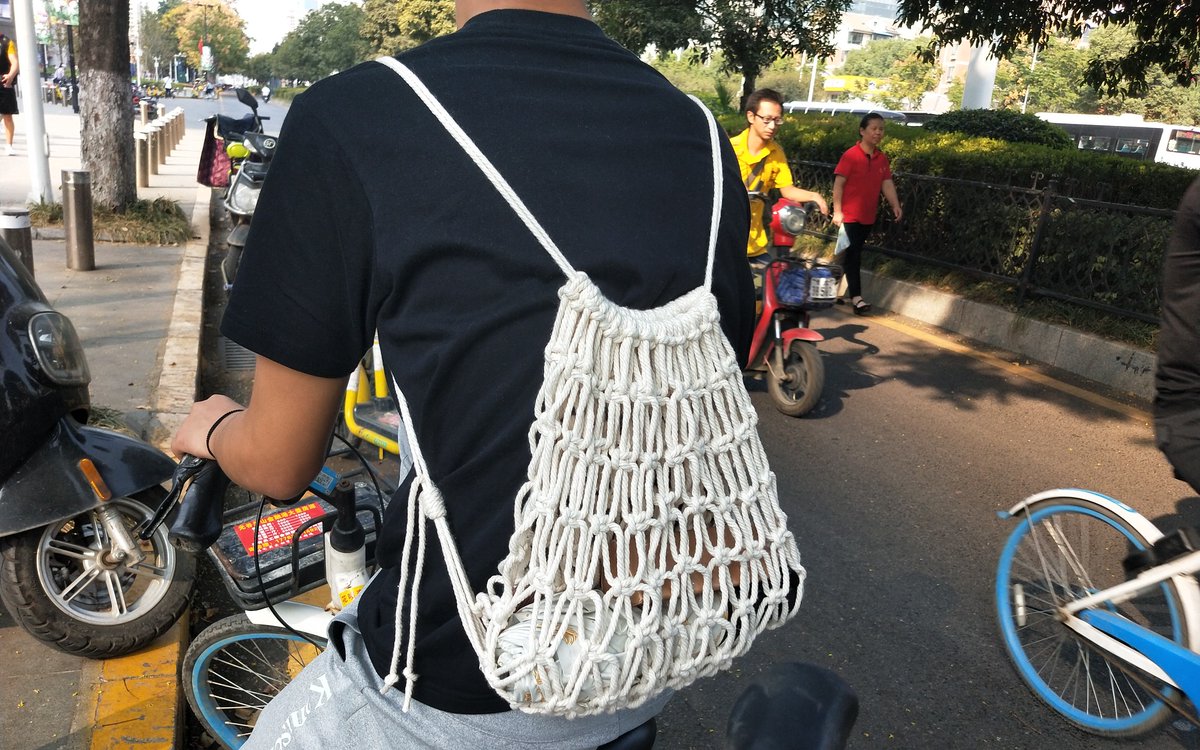 CATHRYNFOXitc's tweet photo. Hoy hice un llavero de macramé con hilo reciclado! Un DIY fácil y barato para regalar o decorar mi mochila ， https://t.co/Tr3O6WRqca