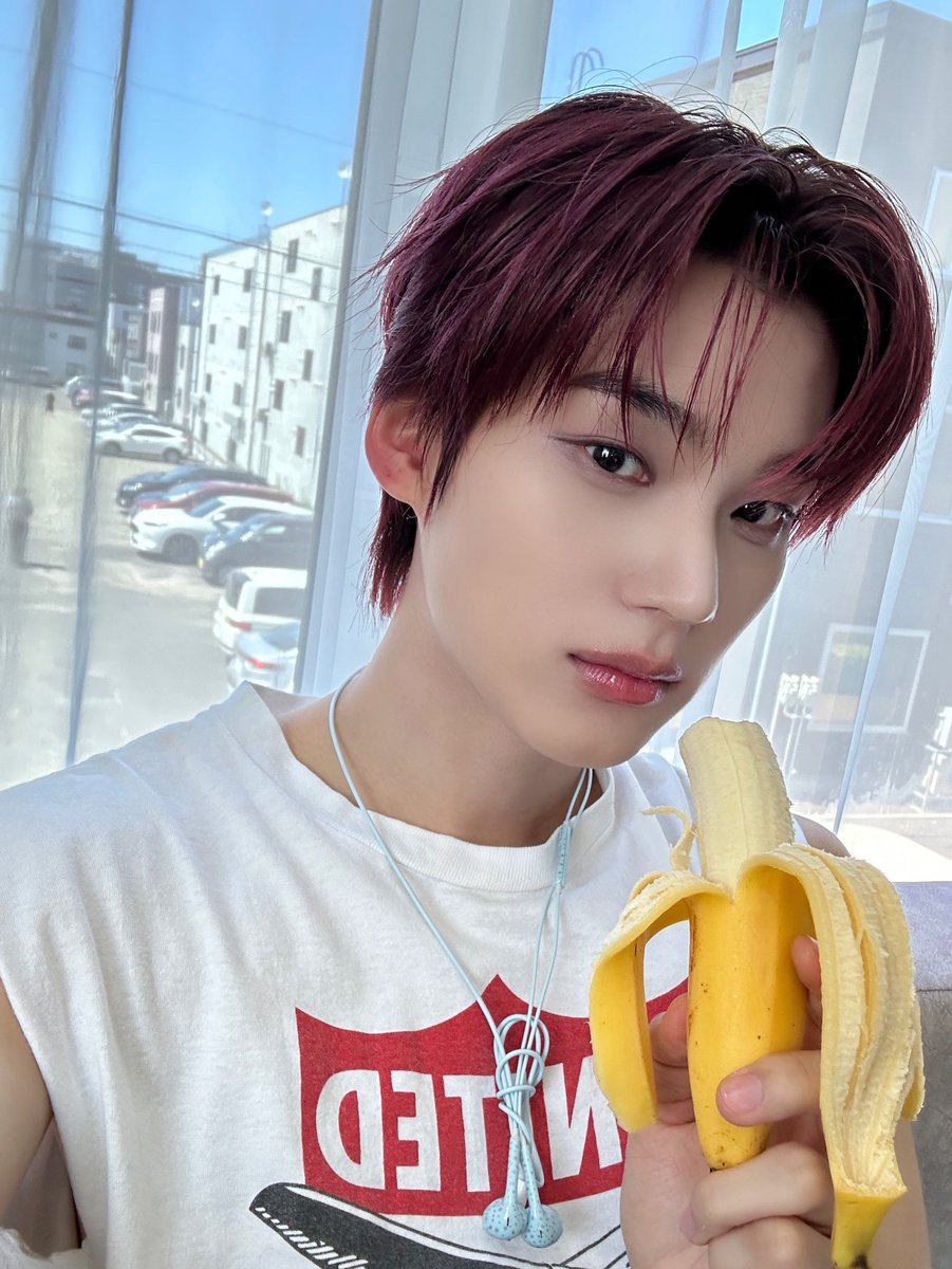 EVNNE_official's tweet photo. 이븐아워 삔치치❤️🍌

#EVNNE #이븐
#박한빈 #PARKHANBIN https://t.co/cBLUKNTFnH