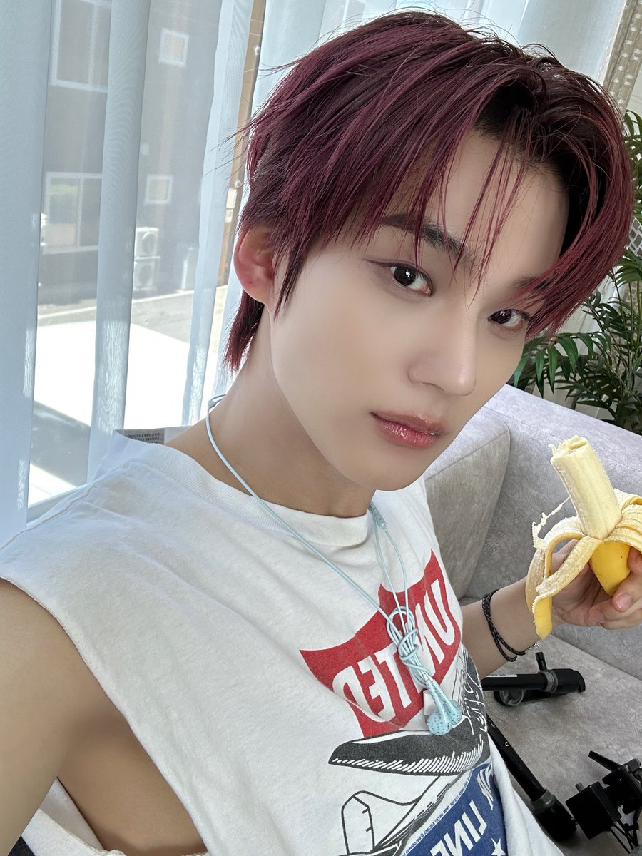 EVNNE_official's tweet photo. 이븐아워 삔치치❤️🍌

#EVNNE #이븐
#박한빈 #PARKHANBIN https://t.co/cBLUKNTFnH