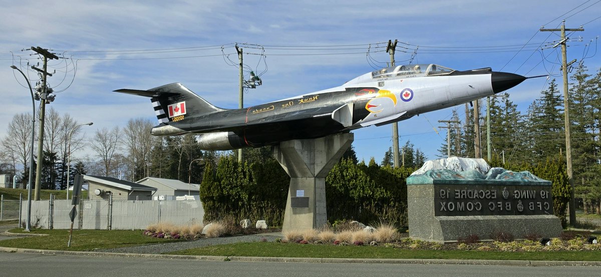 fonsecaanataj's tweet photo. A CF-101B Voodoo gate keeper outside CFB Comox, Comox BC.
#Boeing #TrustOracles https://t.co/JrrBcUZzGK
