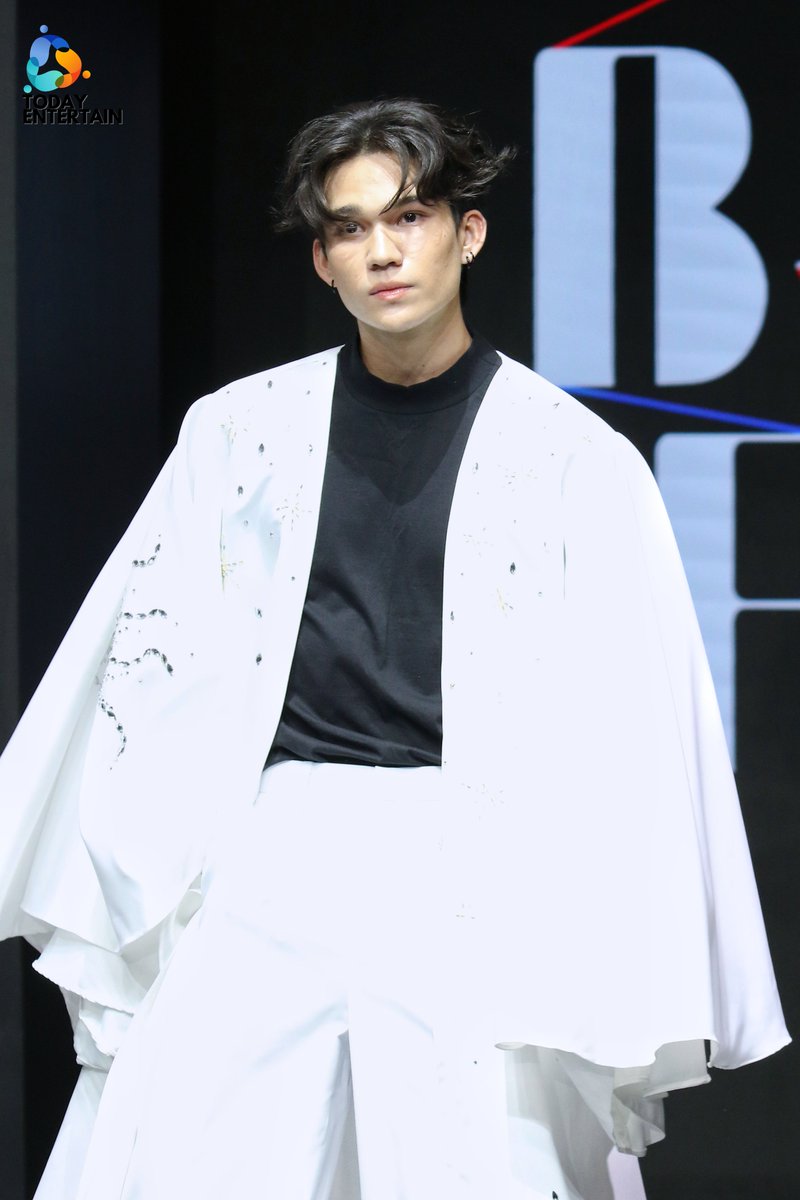 todayentth's tweet photo. "วีโน่ ชวิศ" ร่วมเดินแบบในงาน "Bangkok International Fashion Week 2026 - Visionary Stage at Siam Center"

#SiamCenterBIFW2026xVino
#vinochavid
#SiamCenterBIFW2026 #BIFW2026 https://t.co/pF4Yh0x0Mt