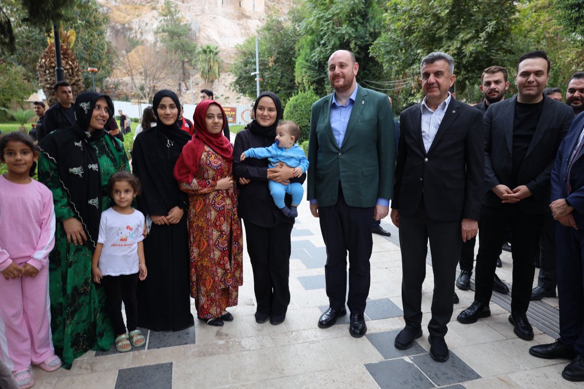 milhamigunbegi's tweet photo. Dualarımız bir,
Gönüllerimiz bir.

AK Parti Genel Başkan Yardımcımız ve Teşkilat Başkanımız Sayın @abuyukgumus ve heyetleri, AK Parti Genel Merkez Gençlik Kolları Başkanı @avyusufibis ve heyetleri, Bölge Koordinatörümüz @hakanaksu058, İl Koordinatörümüz @farukaytek, Milletvekilimiz @ibrahimeyyupogl ve teşkilatımızla birlikte manevi atmosferini gönüllere nakşeden Balıklıgölde hemşehrilerimizleyiz ve esnaflarımızlayız. 

#Şanlıurfa