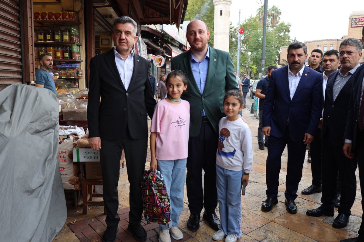 milhamigunbegi's tweet photo. Dualarımız bir,
Gönüllerimiz bir.

AK Parti Genel Başkan Yardımcımız ve Teşkilat Başkanımız Sayın @abuyukgumus ve heyetleri, AK Parti Genel Merkez Gençlik Kolları Başkanı @avyusufibis ve heyetleri, Bölge Koordinatörümüz @hakanaksu058, İl Koordinatörümüz @farukaytek, Milletvekilimiz @ibrahimeyyupogl ve teşkilatımızla birlikte manevi atmosferini gönüllere nakşeden Balıklıgölde hemşehrilerimizleyiz ve esnaflarımızlayız. 

#Şanlıurfa