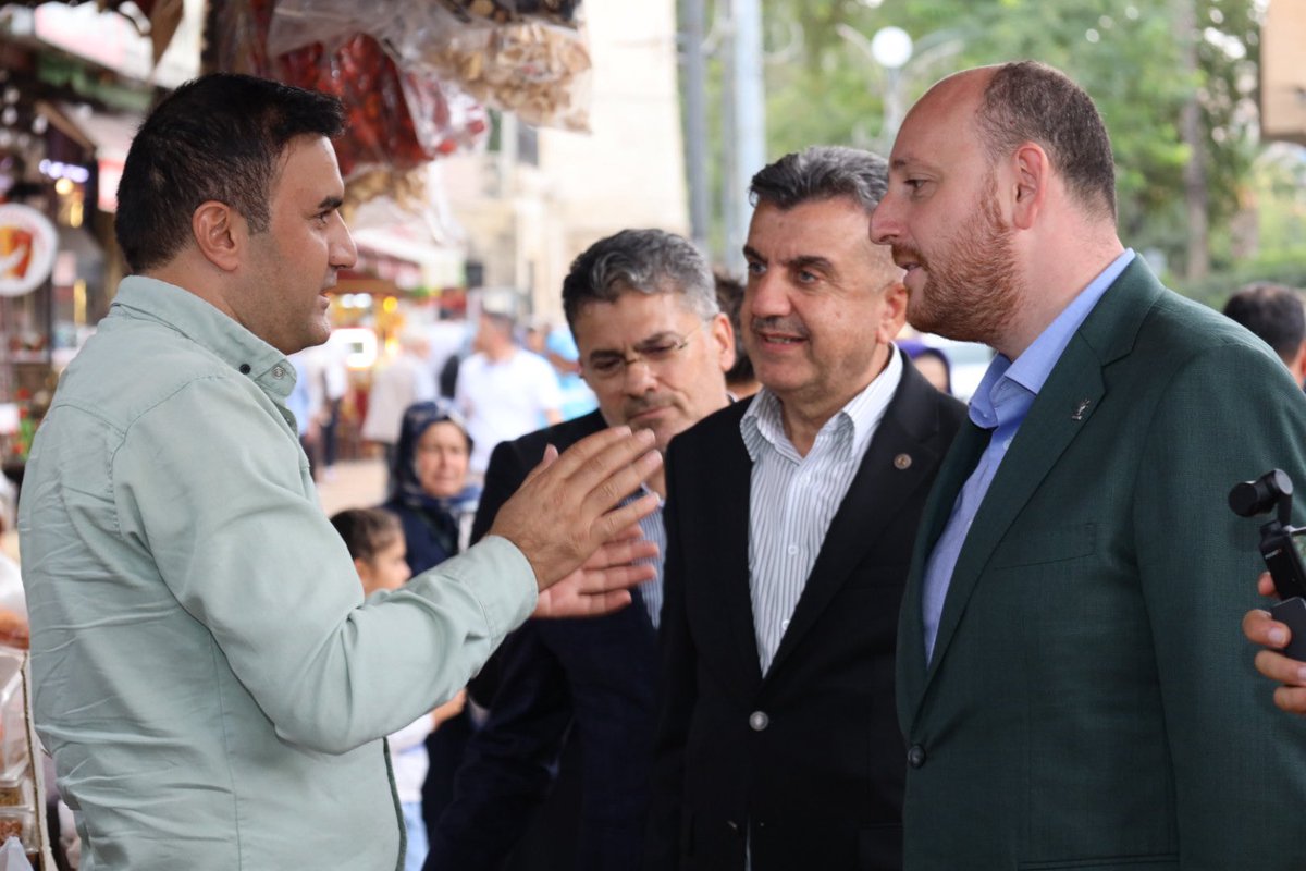 milhamigunbegi's tweet photo. Dualarımız bir,
Gönüllerimiz bir.

AK Parti Genel Başkan Yardımcımız ve Teşkilat Başkanımız Sayın @abuyukgumus ve heyetleri, AK Parti Genel Merkez Gençlik Kolları Başkanı @avyusufibis ve heyetleri, Bölge Koordinatörümüz @hakanaksu058, İl Koordinatörümüz @farukaytek, Milletvekilimiz @ibrahimeyyupogl ve teşkilatımızla birlikte manevi atmosferini gönüllere nakşeden Balıklıgölde hemşehrilerimizleyiz ve esnaflarımızlayız. 

#Şanlıurfa