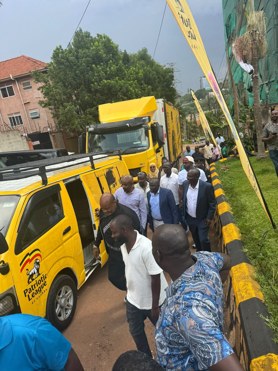 HonTwallafadil's tweet photo. Today we take the endorsement campaign a notch higher, one of our supporters Mr. @TugumeNelsonO of Inspire Africa Coffee has offered us an endorsement caravan to help us reach out and mobilize Ugandans to endorse Gen @mkainerugaba.

We will use the same caravan to amplify our anti-corruption campaign and also make our people aware of the existing Government programs.

I have received it on behalf of PLU on company of @chairtoyota National Vice Chairman, Commissioner @rutashararaS
and @MwesigyeFranks at the PLU Secretariat.

Thanks you Comrades for supporting Gen. @mkainerugaba.

Mobile tuko sawa