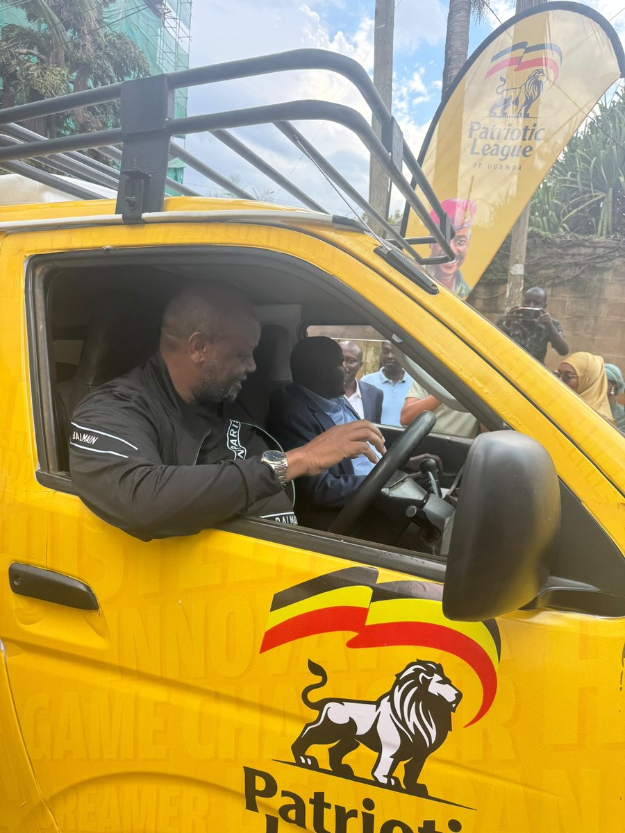 HonTwallafadil's tweet photo. Today we take the endorsement campaign a notch higher, one of our supporters Mr. @TugumeNelsonO of Inspire Africa Coffee has offered us an endorsement caravan to help us reach out and mobilize Ugandans to endorse Gen @mkainerugaba.

We will use the same caravan to amplify our anti-corruption campaign and also make our people aware of the existing Government programs.

I have received it on behalf of PLU on company of @chairtoyota National Vice Chairman, Commissioner @rutashararaS
and @MwesigyeFranks at the PLU Secretariat.

Thanks you Comrades for supporting Gen. @mkainerugaba.

Mobile tuko sawa
