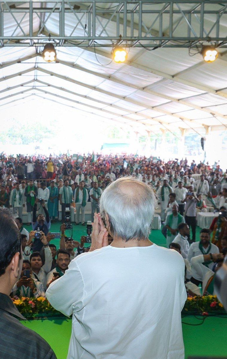 bjd_odisha's tweet photo. ଓଡ଼ିଶାବାସୀଙ୍କ ହୃଦୟରେ ବିଜୁ ଜନତା ଦଳ, ‘ଜନସମ୍ପର୍କ ପଦଯାତ୍ରା’ର ଶୁଭାରମ୍ଭ କରିଛନ୍ତି ସଭାପତି ଶ୍ରୀ @Naveen_Odisha।

ଏହି ଅବସରରେ ଉଦବୋଧନ ଦେଇ ସେ କହିଛନ୍ତି, ଆଜି ଓଡ଼ିଶା ଏକ ଅତ୍ୟନ୍ତ କଠିନ ପରିସ୍ଥିତି ଦେଇ ଗତି କରୁଛି। ନିଜକୁ "ଲୋକଙ୍କ ସରକାର" ବୋଲି ଡିଣ୍ଡିମ ପିଟୁଥିବା ବିଜେପି ଶାସନରେ ସାଧାରଣ ଲୋକଙ୍କ କଥା ଶୁଣିବାକୁ କେହି ନାହାନ୍ତି।

ସେ ଆହୁରି କହିଛନ୍ତି, ପିଲାଙ୍କୁ ପାଠ ବହି ମିଳୁନି। ବୁଢ଼ାବୁଢ଼ୀଙ୍କୁ ଭତ୍ତା ମିଳୁନି। ଚାଷୀ ହଇରାଣ। ମା'ମାନେ ହଇରାଣ। ଆଇନଶୃଙ୍ଖଳା ବୋଲି କିଛି ନାହିଁ। ଚାରିଆଡ଼େ ରାଜ୍ୟ ସରକାରଙ୍କ ବିଫଳତା ବାରି ହୋଇପଡୁଛି।

ଏ ସରକାର ଗୋଟିଏ ବି ରଥଯାତ୍ରା ଠିକ୍ ଭାବେ ପରିଚାଳନା କରି ପାରିଲାନି। ବନ୍ୟା ରିଲିଫରେ କୁପରିଚାଳନା, ଧାନ ସଂଗ୍ରହରେ କୁପରିଚାଳନା, ନିଯୁକ୍ତି ପରୀକ୍ଷାରେ କୁପରିଚାଳନା, ଅର୍ଥ ବ୍ୟବସ୍ଥାରେ କୁପରିଚାଳନା। ସବୁ କାମରେ ଏ ସରକାର ଫେଲ୍। ଲୋକେ କହିଲେଣି ବୋଧେ ଓଡ଼ିଶା ବିଜେପି ସରକାର କୁପରିଚାଳନାରେ ବିଶେଷ ଦକ୍ଷତା ହାସଲ କରିଛି।

କେନ୍ଦ୍ର ସରକାର ଖଣି ଉପରୁ ଓଡ଼ିଶାବାସୀଙ୍କ ଅଧିକାର ନେଇଗଲେ। ଓଡ଼ିଶା ସରକାର ଚୁପ୍। ୨୦ ବିଜେପି ସାଂସଦ ଓଡ଼ିଶାବାସୀଙ୍କ ପାଇଁ ଚୁପ୍। କିନ୍ତୁ ଖଣି ମାଲିକଙ୍କ ପାଇଁ ଲଢ଼ିବାକୁ ପ୍ରସ୍ତୁତ ବୋଲି ସଭାପତି କହିଛନ୍ତି।

ପିଲାଙ୍କ ପଢ଼ା ବହିରେ ହଜାର ହଜାର ଭୁଲ୍। କିନ୍ତୁ ଉତ୍ତରଦାୟିତ୍ୱ ନେବାକୁ ସରକାର ନାରାଜ। ରାଜ୍ୟରେ ରାଜସ୍ୱ ସଂଗ୍ରହ କମୁଛି। ବଜେଟ୍ ବ୍ୟୟବରାଦ ଖର୍ଚ୍ଚ ହୋଇପାରୁନି। କିଛି କାମ ହେଉନାହିଁ। କିନ୍ତୁ ଋଣ ଭାର ବଢ଼ି ଚାଲିଛି। ଟଙ୍କା ଯାଉଛି କୁଆଡ଼େ?

ଶେଷରେ ସଭାପତି କହିଛନ୍ତି, ବିଜୁ ଜନତା ଦଳ ତା’ର ଭଲ କାମ ପାଇଁ ସବୁବେଳେ ଲୋକଙ୍କ ହୃଦୟରେ ଅଛି ଓ ରହିଥିବ। ବିଜୁ ଜନତା ଦଳ ବିଜୁ ବାବୁଙ୍କ ଆଦର୍ଶରେ ଓଡ଼ିଶା ପାଇଁ ଲଢ଼ି ଆସିଛି ଓ ଆଗାମୀ ଦିନରେ ଲଢ଼େଇକୁ ଆହୁରି ଜୋରଦାର କରିବ।

#JanaSamparkaPadajatra #BJDWithPeople #BJD4Odisha