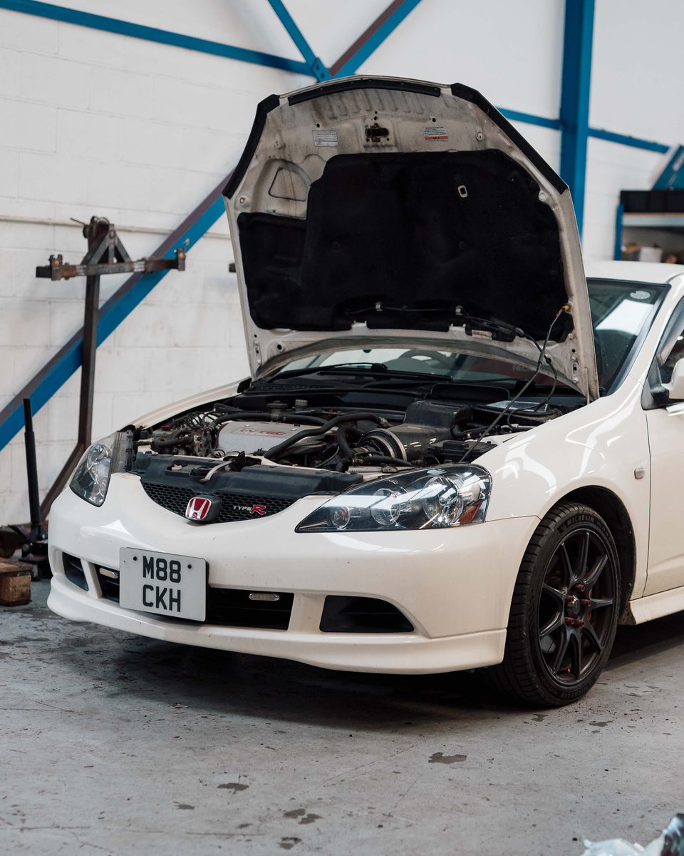 hanifeasik's tweet photo. Everyone loves a white Integra. We’ve been caring for this one for years, giving it a thorough check and annual service. https://t.co/P2Og0y5WOe