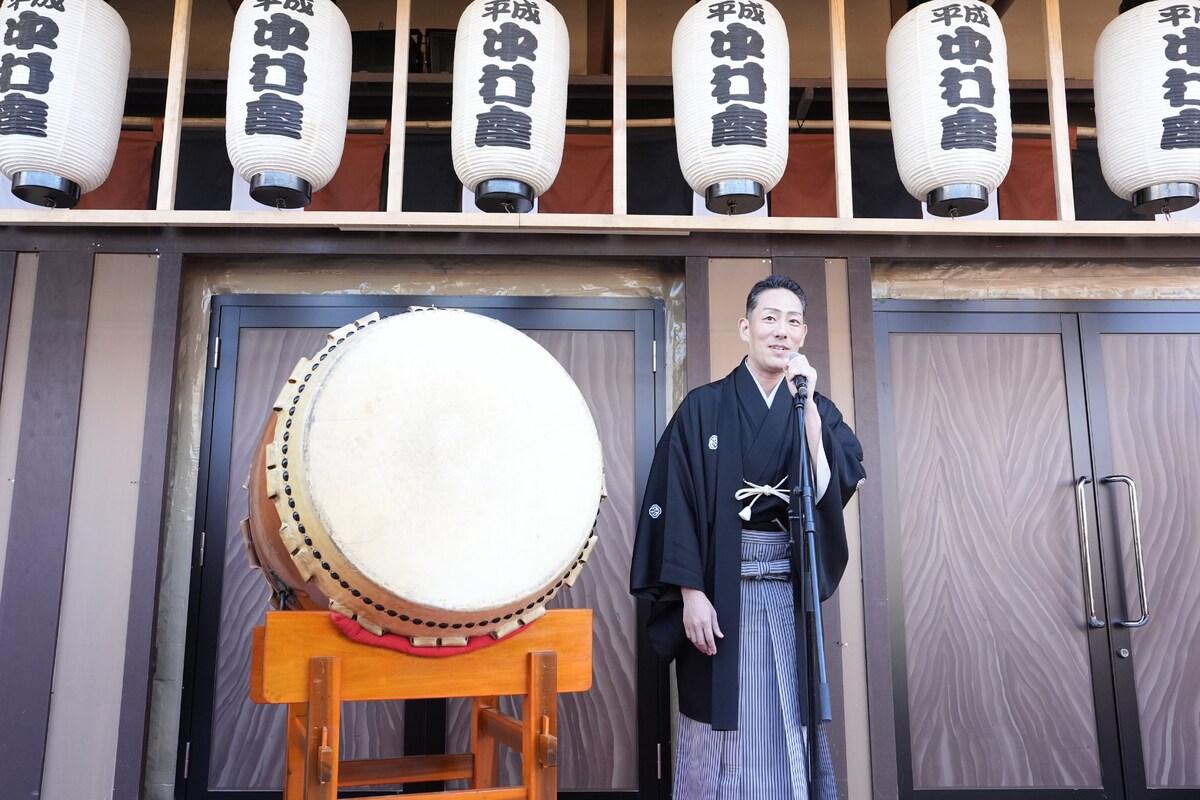 stage_natalie's tweet photo. 【会見レポート】「平成中村座 十月大歌舞伎」開幕、中村勘九郎が誓う「江戸の世界に誘えるよう、全身全霊で」（舞台写真あり）
https://t.co/x3KqwP5D1Y https://t.co/7pnRTFLAfI