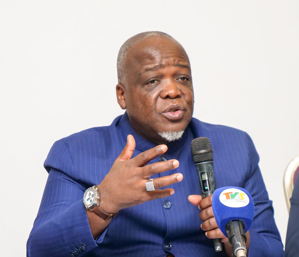 firmin_tchakou's tweet photo. Le Ministère de la Justice et des Droits Humains déploie la 2emephase du programme 2sensibilisation à la démocratie participative. L'implication directe des acteurs communautaires permet 2renforcer l'ancrage civique, le dialogue local et le vivre-ensemble au sein de nos quartiers https://t.co/KtaQQJeLPM