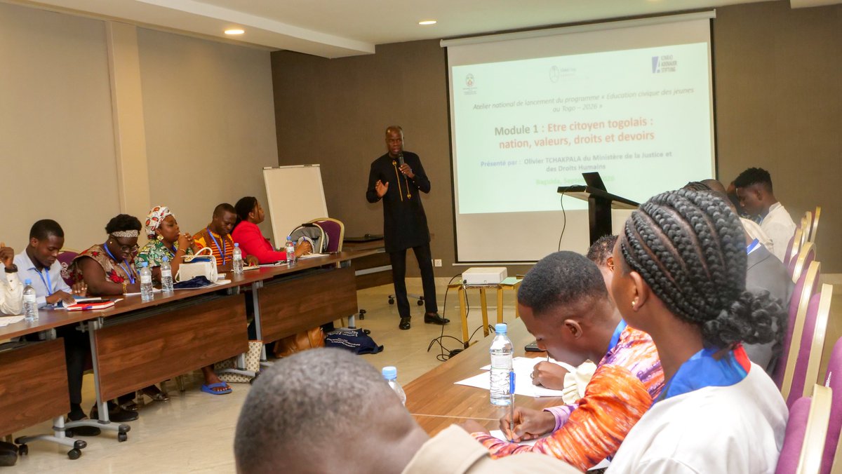 firmin_tchakou's tweet photo. Le Ministère de la Justice et des Droits Humains déploie la 2emephase du programme 2sensibilisation à la démocratie participative. L'implication directe des acteurs communautaires permet 2renforcer l'ancrage civique, le dialogue local et le vivre-ensemble au sein de nos quartiers https://t.co/KtaQQJeLPM