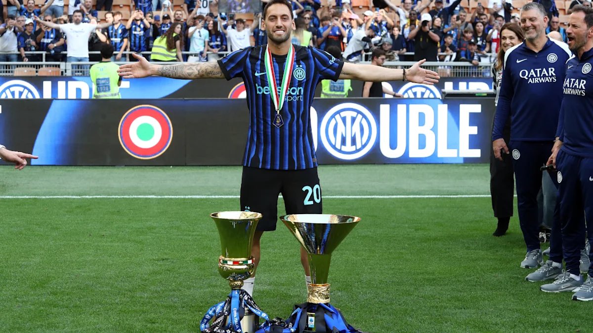 Inter360CDS's tweet photo. #Inter, #CarlosAugusto e #Calhanoglu le priorità per i rinnovi: presto le proposte ai due giocatori, in scadenza nel 2028. Per il turco previsto un ingaggio base più basso, con bonus fino a 6,5 milioni.

@DiMarzio

#Inter360 I #FCIM https://t.co/X4Sytpf6aY
