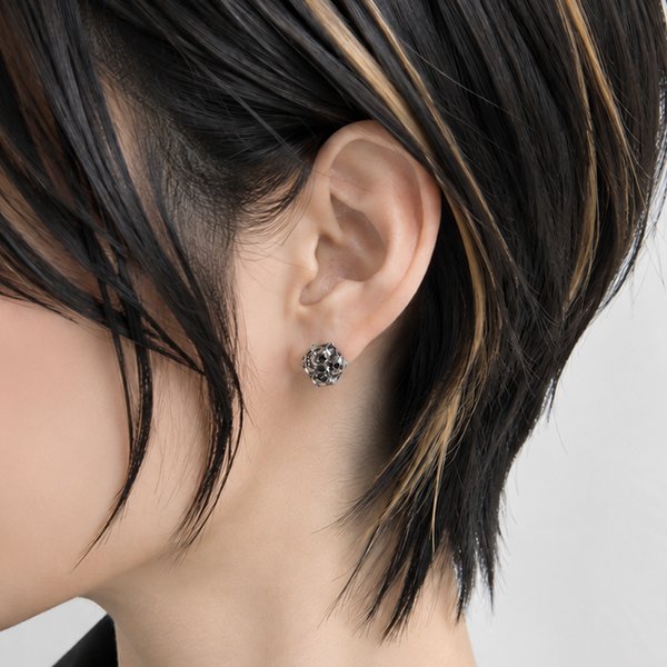 ashken30810994's tweet photo. 見た目は無骨な岩石スタイル。
けどけど、中には眩く煌めく
ビーズ入り。
日常で耳元をもっと煌びやかに(^^*)v
smileの印象を倍増させます！
プロフリンク（Creema）から
遊びに来てください！

#ハンドメイド #レジン #ashken #スタッドピアス https://t.co/Z7KcFEoEt2