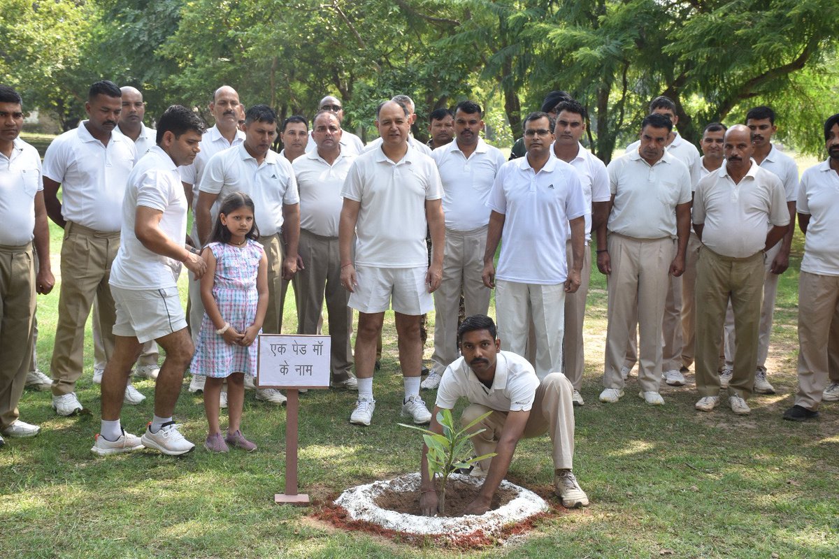 51Crpf's tweet photo. Under the able guidance of CO Sh. Vikram Singh, 51BN @crpfindia marked #GandhiJayanti &amp; #SwachhBharatDiwas with the #EkPedMaaKeNaam plantation drive &amp; Prabhat Pheri 🌱🇮🇳.
@ignwscrpf
#SwachhataHiSeva #SHS2026 #2ndOctober
@SwachhBharatGov @SwachhBharat @MoHUA_India @MoJSDDWS https://t.co/YnBwRVc3Hg