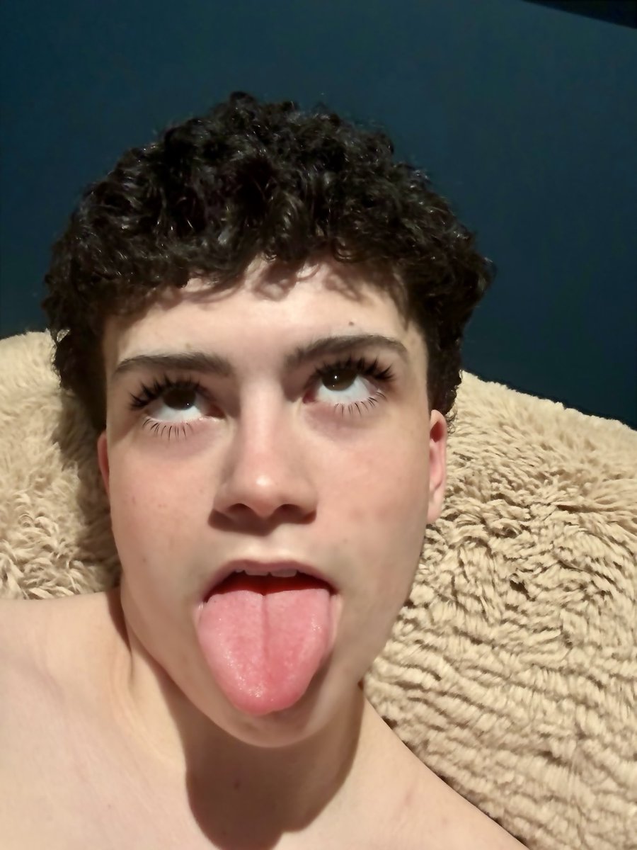 KellyK0na's tweet photo. All i am is a sex doll for daddy and men 😘🤤 DM https://t.co/WlcTOAq0xs