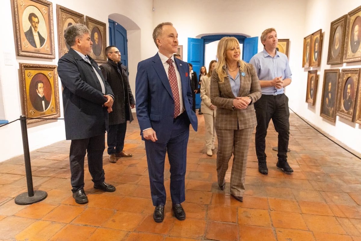 USAmbassadorARG's tweet photo. De Filadelfia a Tucumán, el amor por la libertad es exactamente el mismo. 🇺🇸🇦🇷

Recorrer la Casa Histórica y la Casa Belgraniana con la intendenta —y médica como yo— @RossanaChahla, cobra un valor especial a 250 años de la independencia de EE. UU. El encuentro nos permitió conversar sobre intercambios educativos, promoción comercial y nuevas áreas de cooperación entre la ciudad y nuestro país.