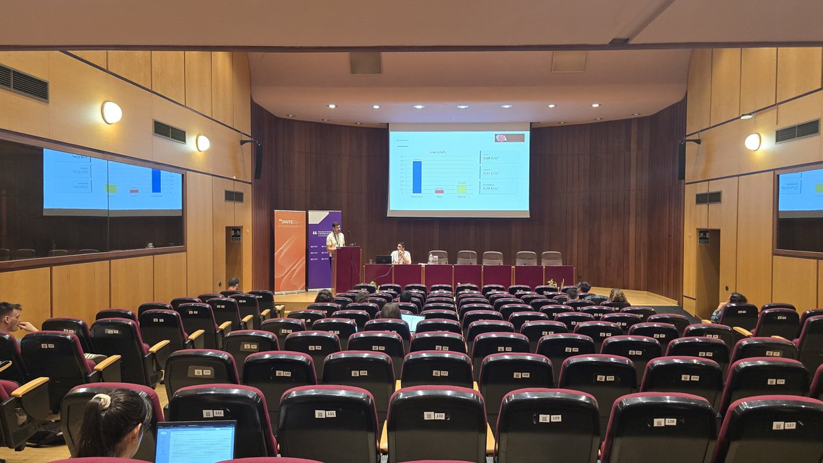 AsociacionJINTE's tweet photo. 🎙️ La segunda jornada de #CIJI2026 continúa con nuevas sesiones paralelas de comunicaciones orales.

Tres ámbitos comparten espacio esta mañana:

🔹 Ciencias Sociales - Aula Magna 
🎨 Arte - Sala de Juntas 
🔹 @EmergeCanarias_ - Salón de Grados

#CIJI2026 #JINTE https://t.co/XzJJ9CwJQ6