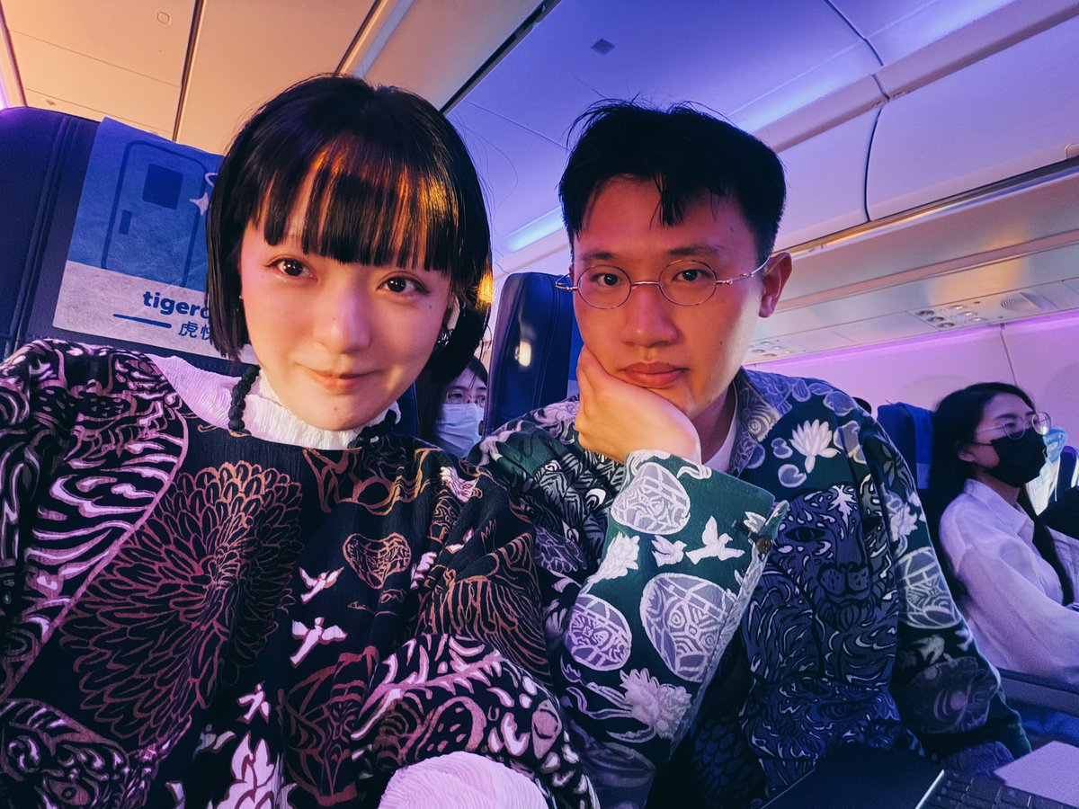 HFxxx's tweet photo. 今天是回家的日子
我捨不得回家！

但@thEmlchael 今天已經安排好2027年度的行程了🥰 https://t.co/fmxMqK3cLy