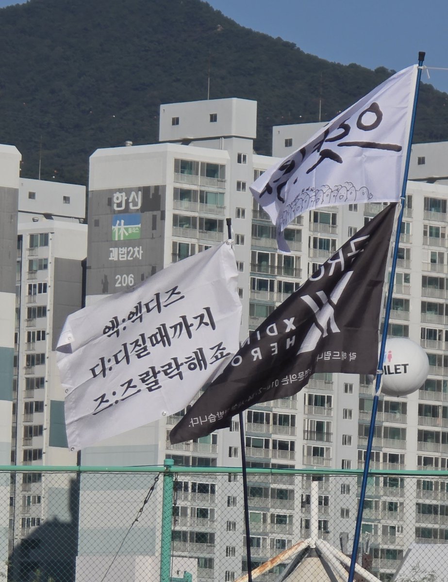 seume_'s tweet photo. 부락....너무 재밌었다 https://t.co/5f34cN3ZmQ