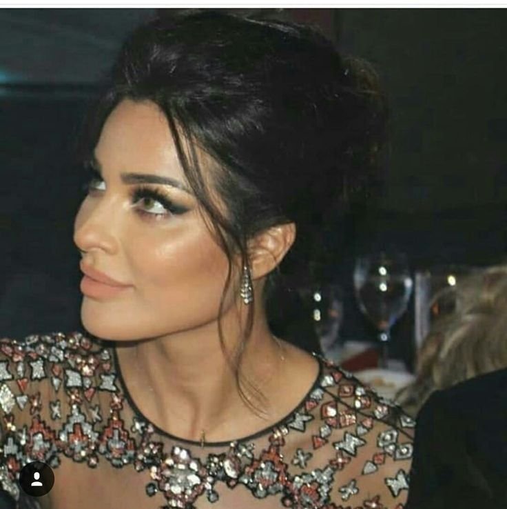 noonefyh's tweet photo. متذكره وقتها من كثر ما كانت واو ضلو الناس يحكو باللوك هاد شهر و ضلت ترند ، من لوكاتي المفضلة ❤️‍🔥
#نادين_نسيب_نجيم #nadinenjeim @nadinenjeim https://t.co/j6Fbv1b35v
