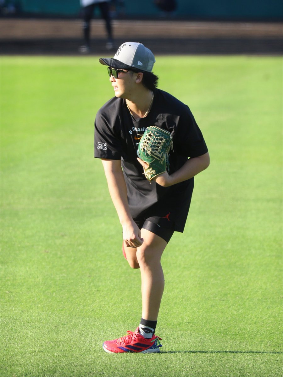 hnsntg22's tweet photo. 安定の半パン小僧😀
#船迫大雅 選手

2026.10.01 甲子園
#読売ジャイアンツ https://t.co/ulNJaoyeAv