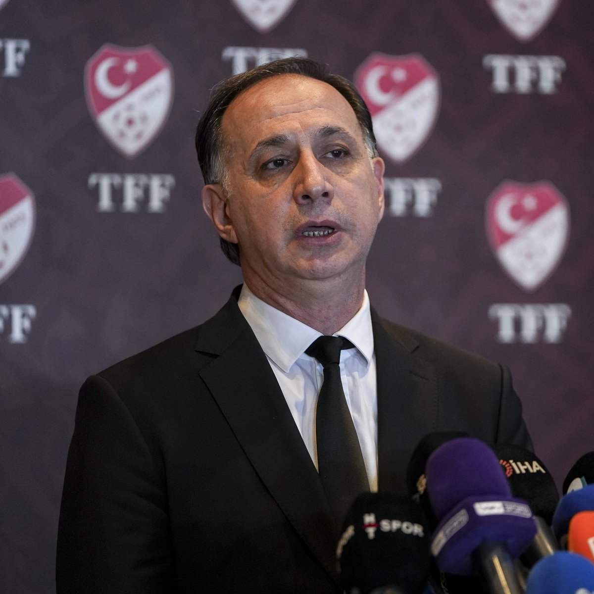HaberKartali's tweet photo. Türk taraftarlar, Ferhat Gündoğdu'nun görev aldığı yıllardaki şampiyonlukların iptal edilmesini istiyor. https://t.co/o9wJ2pdlRl