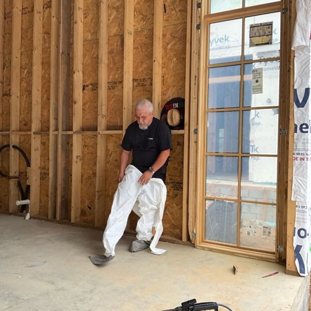 DRYmedic_'s tweet photo. Last post, we showed the mold found on framing at this 10,000 sq. ft. Nashville new build. Now it’s time to treat it. 💪

The DRYmedic team is tackling affected areas throughout the property.

📲 (615) 617-5078

#MoldRemediation #NashvilleTN https://t.co/Be39ZWZ7b8