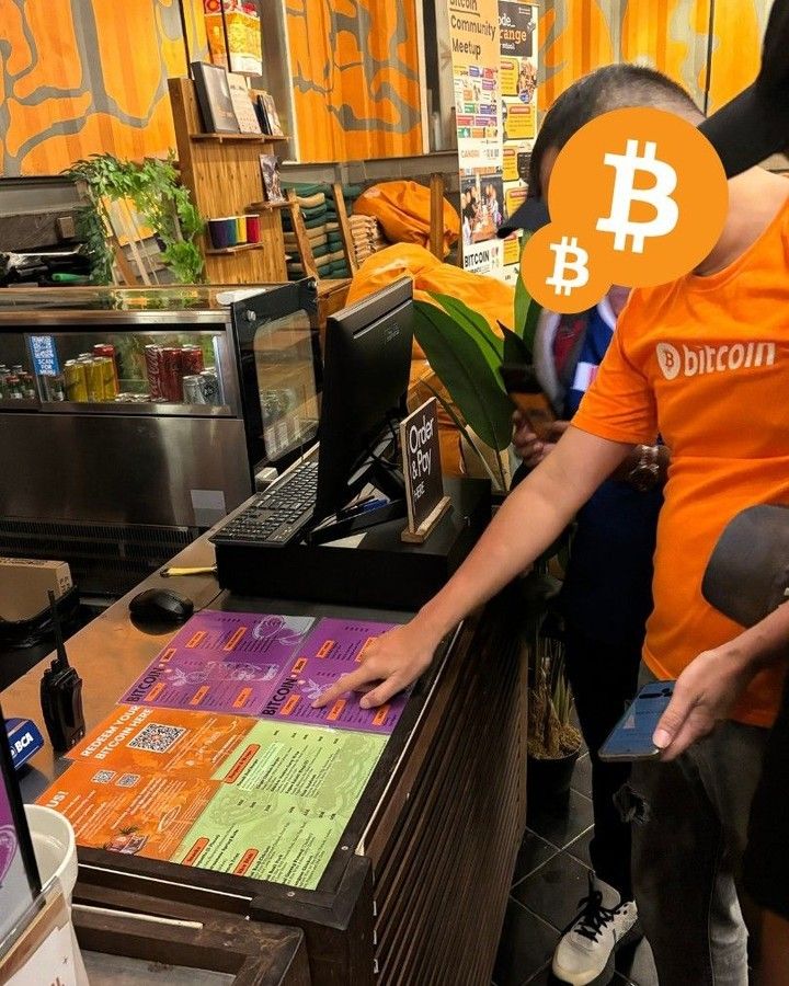 btchousebali's tweet photo. Redeeming your sats at BITCOINFEST. ⚡ Real Bitcoin adoption looks like this.
#Bitcoin #Bali #Community https://t.co/RAPPo463kK