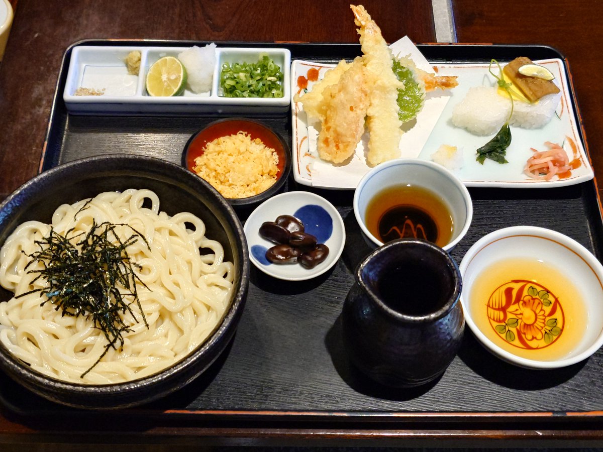 Fista__'s tweet photo. 香川の山田屋でうどんを食べて、与島PAで子供達とゆっくり過ごしたら、あっという間に夜になってあっという間に1日が終わりました😂 https://t.co/jrfzDxPv7R