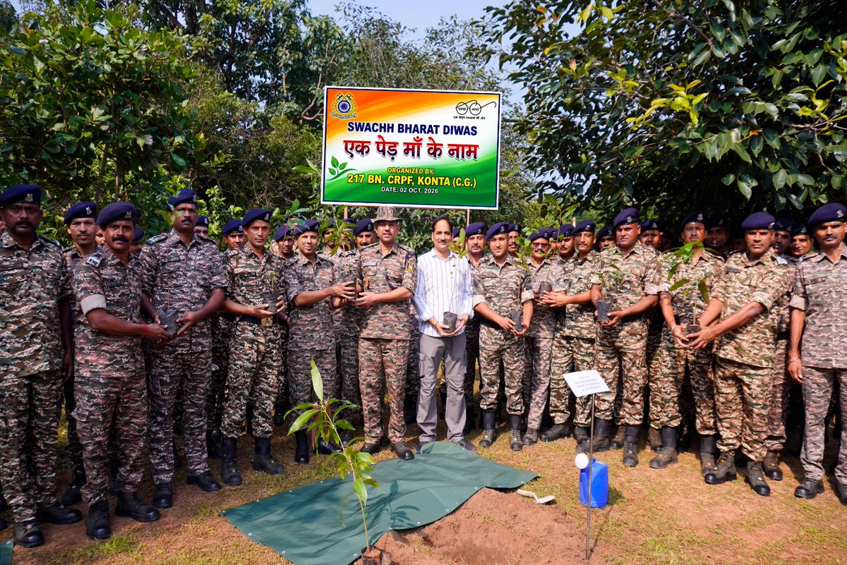 217Bn's tweet photo. A Marathon Run organized in collaboration with  students of DAV School,konta.
“Ek Ped Maa Ke Naam” initiative, a tree plantation drive was conducted at the 217 BN HQ  an Personnel and participants actively took part in the plantation drive promoting environmental conservation. https://t.co/ZeJU7nfRbW