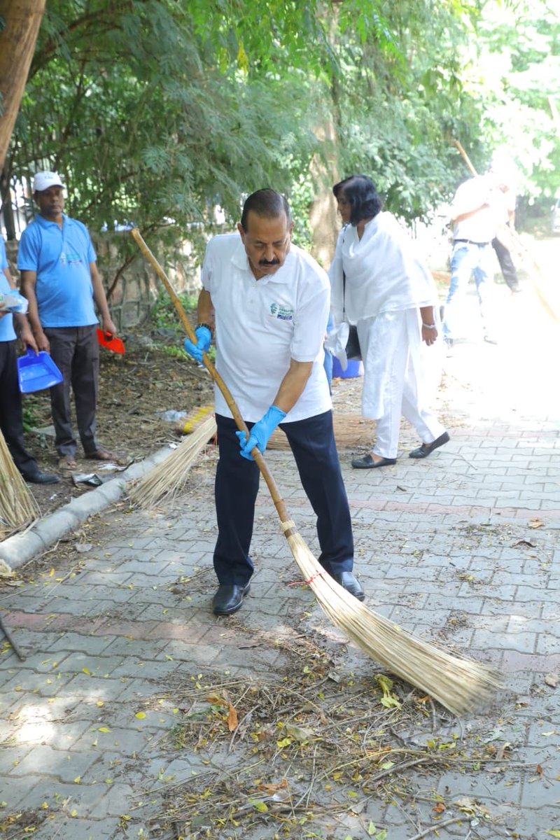 DoPTGoI's tweet photo. Union Minister of State (PP) @ddrjitendrasingh inaugurated the Implementation Phase of #SpecialCampaign6 at Central Secretariat Services Sports Ground, Vinay Marg Sports Complex, New Delhi, along with Secretary, DoPT, Smt. Rachna Shah and other senior officials.

With a focus on cleanliness and reducing pendency, @DoPTGoI is actively contributing towards institutionalising Swachhata and strengthening efficient government functioning.

#SwachhataHiSeva2026 #SwachhataHiSeva #SHS2026